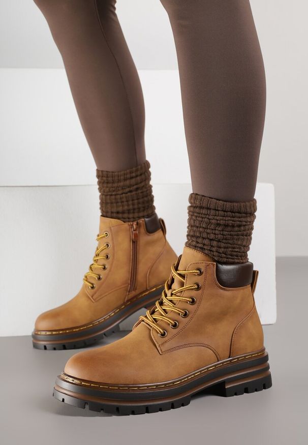 Born2be - Brązowe Traperki z Lekkim Ociepleniem Malak. Kolor: brązowy