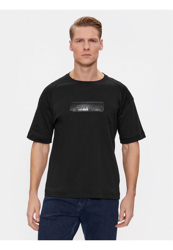 Calvin Klein T-Shirt Festive Logo K10K112202 Czarny Regular Fit. Kolor: czarny. Materiał: bawełna