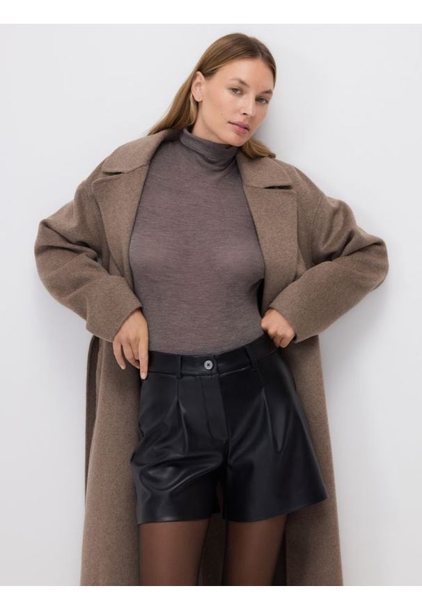 Reserved - Szorty z imitacji skóry - czarny. Kolor: czarny. Materiał: skóra