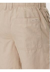 Calvin Klein Jeans Szorty materiałowe J30J327300 Beżowy Regular Fit. Kolor: beżowy. Materiał: len #3