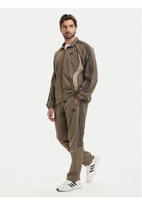 Adidas - adidas Spodnie dresowe adicolor Teamgeist KD5865 Khaki Loose Fit. Kolor: brązowy. Materiał: syntetyk #2