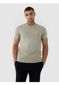 4f - 4F T-shirt regular gładki męski - oliwkowy/khaki S. Okazja: na co dzień. Kolor: brązowy, wielokolorowy, oliwkowy. Materiał: skóra, jersey, dzianina, materiał, bawełna. Długość rękawa: krótki rękaw. Długość: krótkie. Wzór: gładki. Styl: klasyczny, sportowy, casual