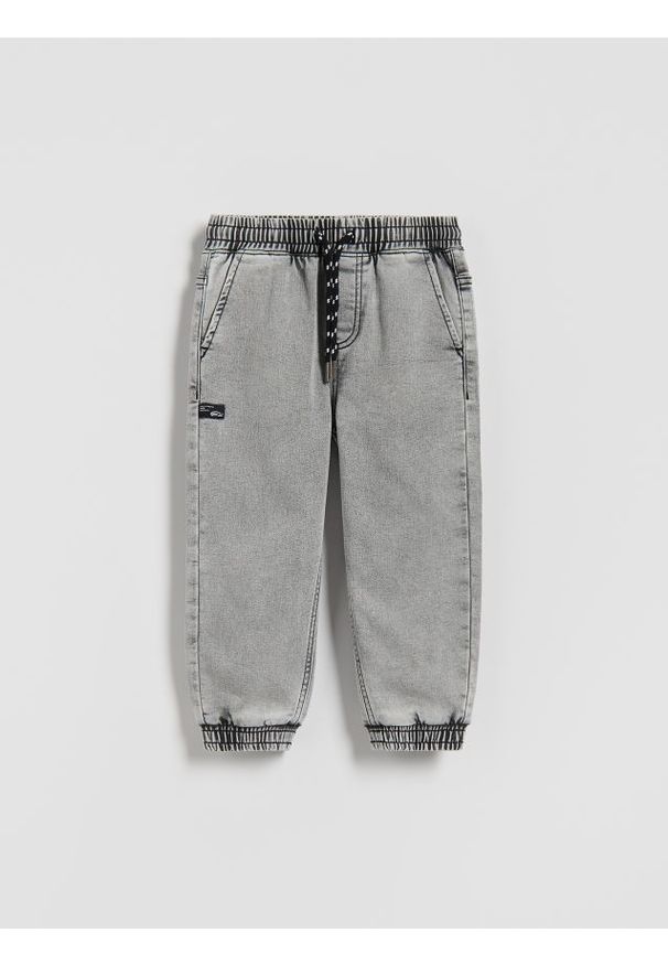 Reserved - Jeansy jogger - jasnoszary. Kolor: szary. Materiał: jeans