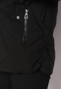 Born2be - Czarna Pikowana Kurtka z Kapturem Rękawy Zakończone Gumką Liliaz. Okazja: na co dzień, na spacer. Typ kołnierza: kaptur. Kolor: czarny. Materiał: jeans. Styl: casual #8