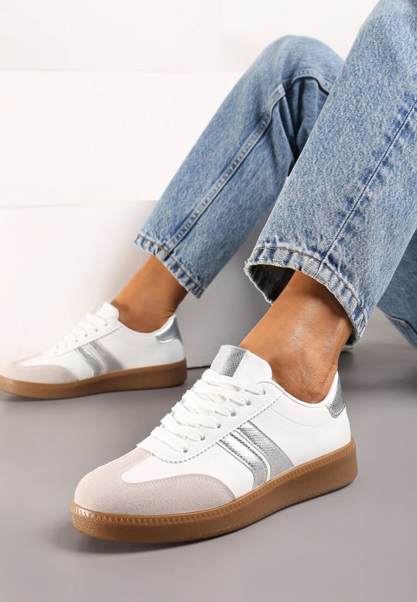 Renee - Biało-Srebrne Sznurowane Sneakersy Tenisówki z Kauczukową Podeszwą Gialessa. Okazja: na spotkanie biznesowe, do pracy, na spacer. Kolor: biały. Materiał: kauczuk. Sport: turystyka piesza