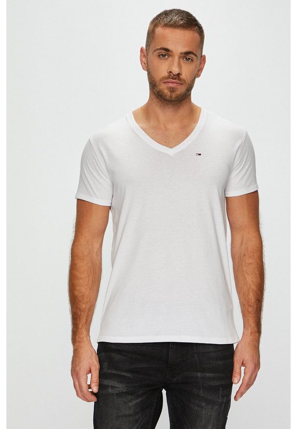 Tommy Jeans - T-shirt DM0DM04410. Okazja: na co dzień. Kolor: biały. Materiał: dzianina. Styl: casual