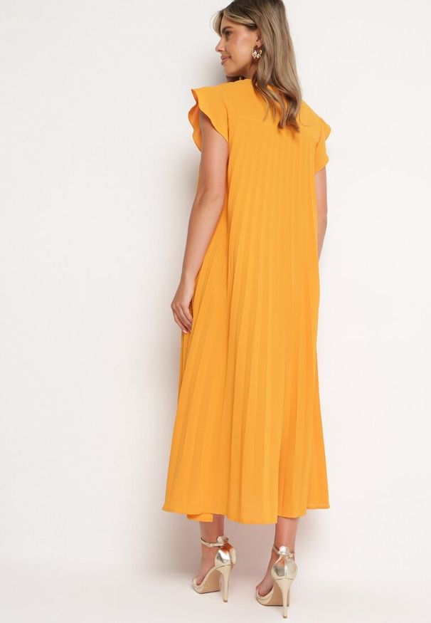 Born2be - Pomarańczowa Plisowana Sukienka z Krótkim Rękawem Nlea. Kolor: pomarańczowy. Długość rękawa: krótki rękaw