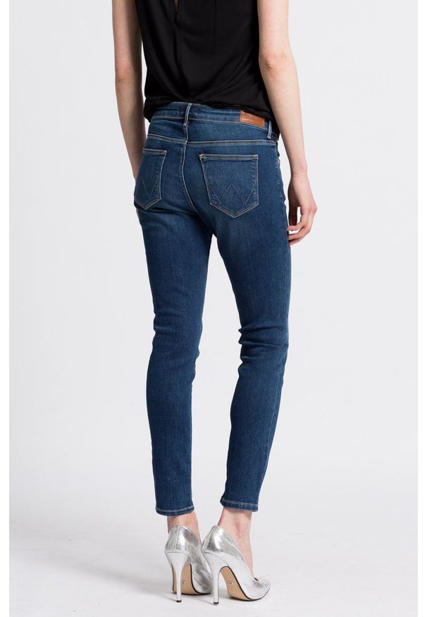 Wrangler - Jeansy. Kolor: niebieski