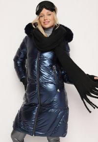Born2be - Granatowa Pikowana Kurtka z Kapturem i Futerkiem Sahria. Okazja: na co dzień. Typ kołnierza: kaptur. Kolor: niebieski. Materiał: futro. Sezon: zima. Styl: casual, elegancki, klasyczny #4