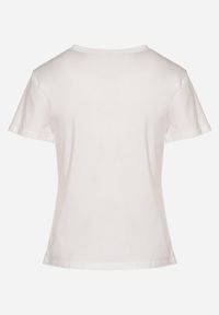 Born2be - Biały Bawełniany T-shirt z Kwiatową Aplikacją 3D Amolle. Okazja: na co dzień. Kolor: biały. Materiał: bawełna. Wzór: aplikacja, kwiaty. Styl: casual, elegancki #3