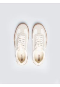 Big-Star - Sneakersy damskie z kontrastową podeszwą beżowe TT274798 801. Okazja: na spacer, na co dzień. Nosek buta: okrągły. Zapięcie: sznurówki. Kolor: beżowy. Materiał: jeans, syntetyk, materiał, dresówka. Sport: fitness, turystyka piesza #4