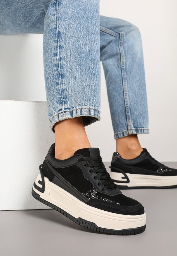 Renee - Czarno-Białe Sneakersy na Tłoczonej Platformie Ozdobione Wzorem w Panterkę Deoranae. Okazja: na co dzień. Kolor: czarny. Materiał: jeans. Wzór: motyw zwierzęcy, aplikacja. Sezon: wiosna, jesień. Obcas: na platformie