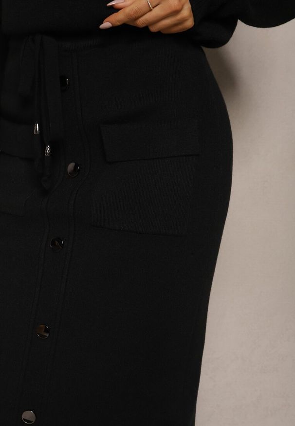 Renee - Czarna Spódnica Ołówkowa z Kaszmirem High Waist z Ozdobnymi Guzikami i Kieszeniami Edithwen. Stan: podwyższony. Kolor: czarny. Materiał: kaszmir. Sezon: zima