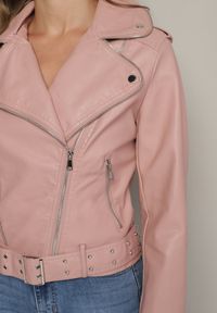 Born2be - Różowa Kurtka Ramoneska z Paskiem z Klamrą Ralvila. Okazja: na co dzień. Kolor: różowy. Materiał: wiskoza, jeans, materiał. Długość rękawa: długi rękaw. Długość: długie. Styl: elegancki, casual, rockowy #3