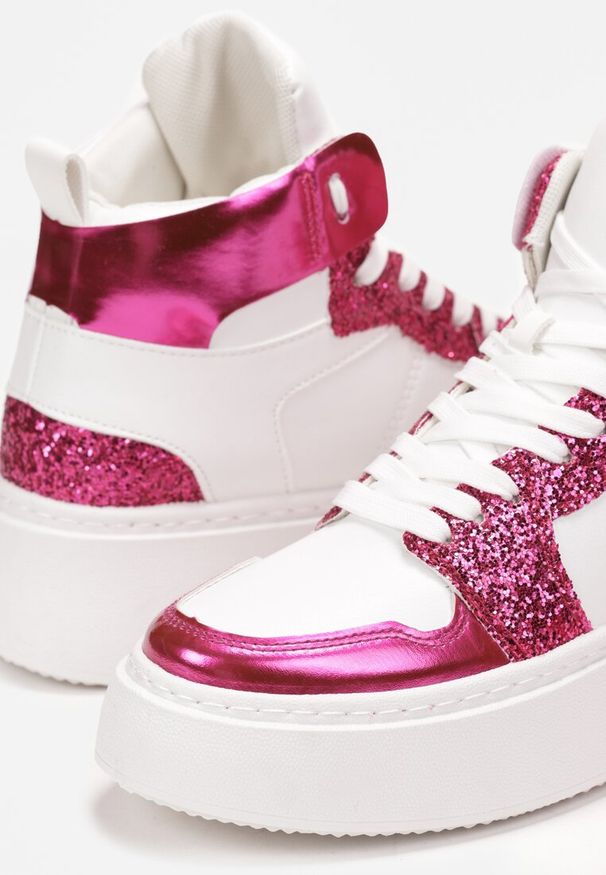 Born2be - Biało-Fuksjowe Sneakersy na Grubej Płaskiej Podeszwie z Cholewką za Kostkę Ozdobione Brokatem i Metalicznymi Wstawkami Byreli. Wysokość cholewki: za kostkę. Kolor: biały. Szerokość cholewki: normalna. Wzór: aplikacja