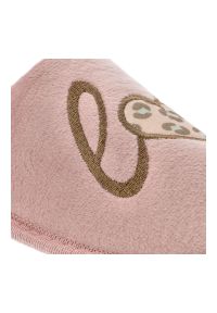 Kapcie damskie Vinceza, pantofle ocieplane z futerka z ozdobami, różowe, 19960-PN. Okazja: do domu. Nosek buta: otwarty. Kolor: różowy. Materiał: futro. Wzór: aplikacja #8