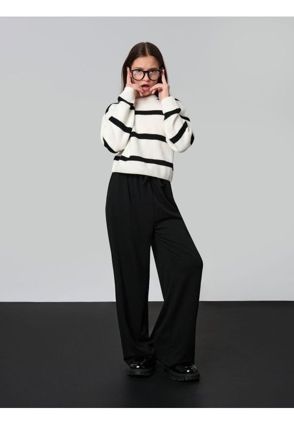 Sinsay - Spodnie wide leg basic - czarny. Kolor: czarny