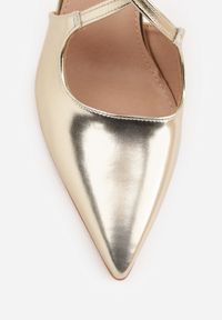 Born2be - Złote Eleganckie Szpilki VICES ze Skrzyżowanymi Paseczkami Nemaia. Okazja: na spotkanie biznesowe, na wesele, na ślub cywilny. Zapięcie: pasek. Kolor: złoty. Materiał: satyna. Obcas: na szpilce. Styl: elegancki #7