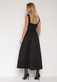 Born2be - Czarna Rozkloszowana Sukienka na Szerokich Ramiączkach Reterna. Okazja: na imprezę. Typ kołnierza: dekolt kwadratowy. Kolor: czarny. Długość rękawa: na ramiączkach. Styl: elegancki. Długość: mini #5