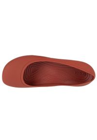 Buty Crocs Brooklyn Flat 209384-2DT czerwone. Okazja: na spacer. Kolor: czerwony. Styl: elegancki #6