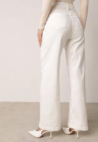 Born2be - Białe Szerokie Jeansy z Bawełny z Wysokim Stanem Dalinatea. Stan: podwyższony. Kolor: biały. Długość: długie. Wzór: gładki, jednolity, aplikacja. Sezon: lato. Styl: klasyczny #2