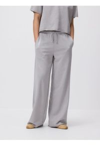 Reserved - Spodnie z bawełną - ciemnoszary. Kolor: szary. Materiał: bawełna