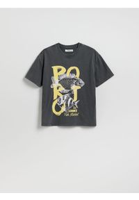 Reserved - T-shirt z nadrukiem - ciemnoszary. Kolor: szary. Materiał: bawełna, dzianina. Wzór: nadruk