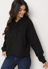 Born2be - Czarna Bluza Antele. Typ kołnierza: kaptur. Kolor: czarny. Materiał: jeans. Długość rękawa: długi rękaw. Długość: długie. Wzór: jednolity #6