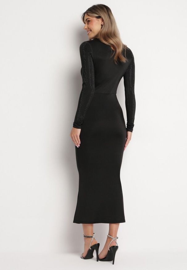 Born2be - Czarna Sukienka Maxi w Połyskujące Ćwieki Sablette. Kolor: czarny. Wzór: aplikacja. Długość: maxi