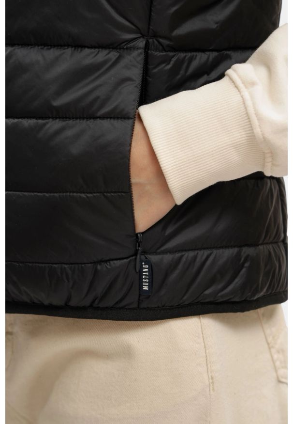 Mustang Style Twin Lakes Black Beauty 1016738 4185 Bezrękawnik. Długość rękawa: bez rękawów