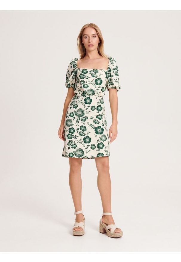 Reserved - Sukienka z bufiastymi rękawami - beżowy. Kolor: beżowy. Materiał: bawełna, len, wiskoza, tkanina. Styl: klasyczny