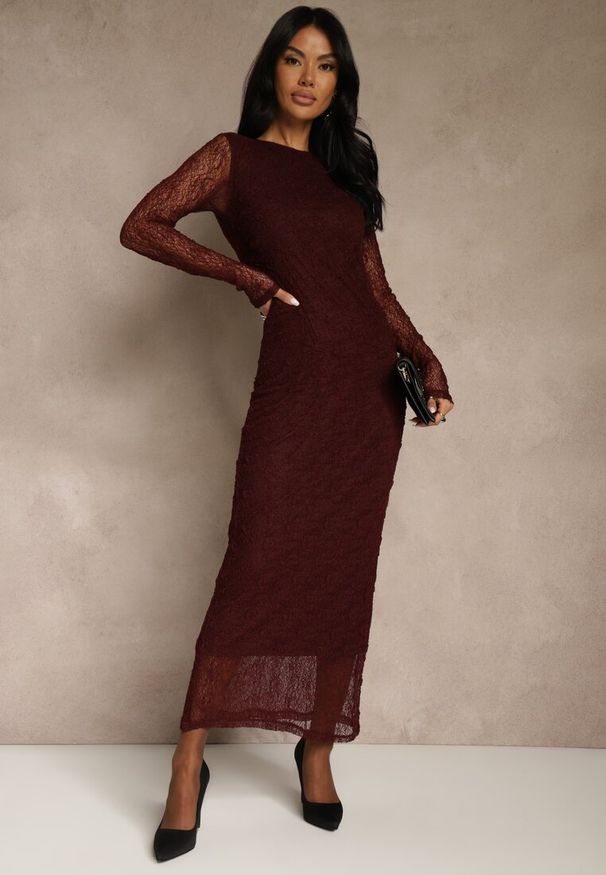 Renee - Bordowa Koronkowa Sukienka Typu Longsleeve o Dopasowanym Kroju Zenoresa. Kolor: czerwony. Materiał: koronka. Długość rękawa: długi rękaw. Typ sukienki: oversize. Styl: elegancki