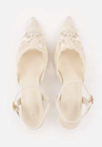 Renee - Beżowe Eleganckie Szpilki VICES z Koronkowym Noskiem i Paskiem Wokół Kostki Figesa. Okazja: na wesele, na ślub cywilny. Zapięcie: pasek. Kolor: beżowy. Materiał: koronka. Obcas: na szpilce. Styl: elegancki #8