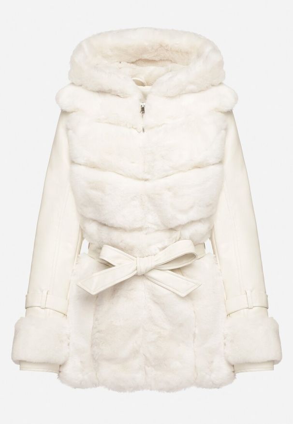 Born2be - Beżowa Futrzana Kurtka z Kapturem Wiązanym Paskiem i Rękawami z Imitacji Skóry z Klamrami Mesirya. Okazja: na co dzień. Typ kołnierza: kaptur. Kolor: beżowy. Materiał: skóra, futro. Wzór: aplikacja. Styl: casual, elegancki