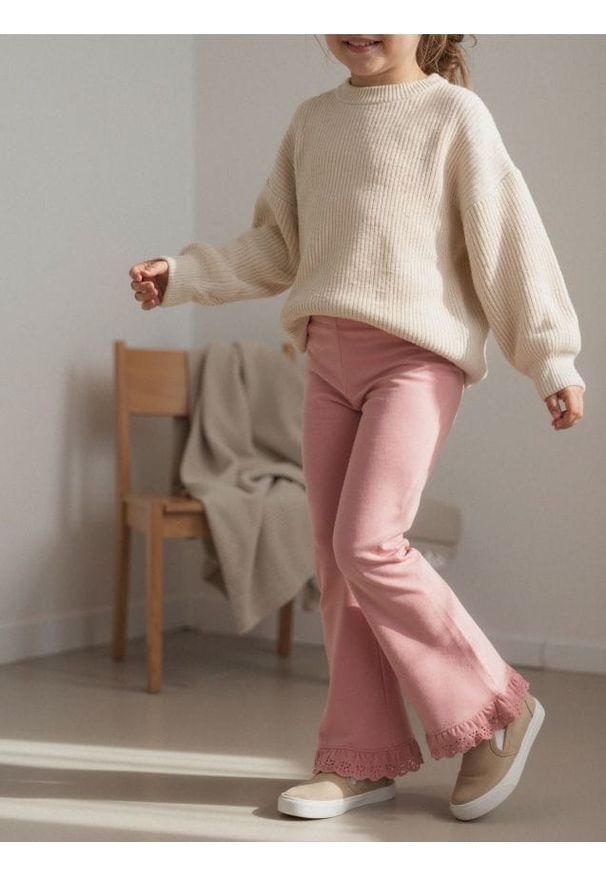 Sinsay - Spodnie flare - różowy. Kolor: różowy