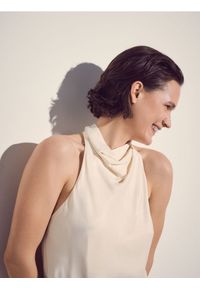 Reserved - Top halter - kremowy. Typ kołnierza: dekolt halter. Kolor: kremowy. Materiał: wiskoza, tkanina