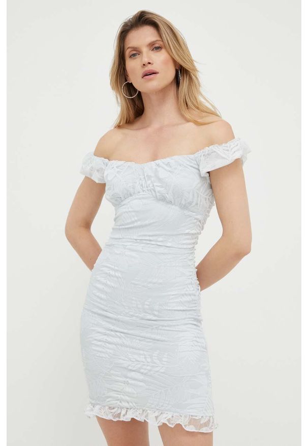 Guess sukienka kolor niebieski mini dopasowana. Kolor: niebieski. Materiał: dzianina. Długość rękawa: na ramiączkach. Wzór: gładki. Typ sukienki: dopasowane. Długość: mini