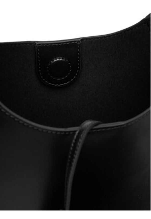 Calvin Klein Torebka Hardware Adj Strap Medium Bag LV04F3402G Czarny. Kolor: czarny. Materiał: skórzane