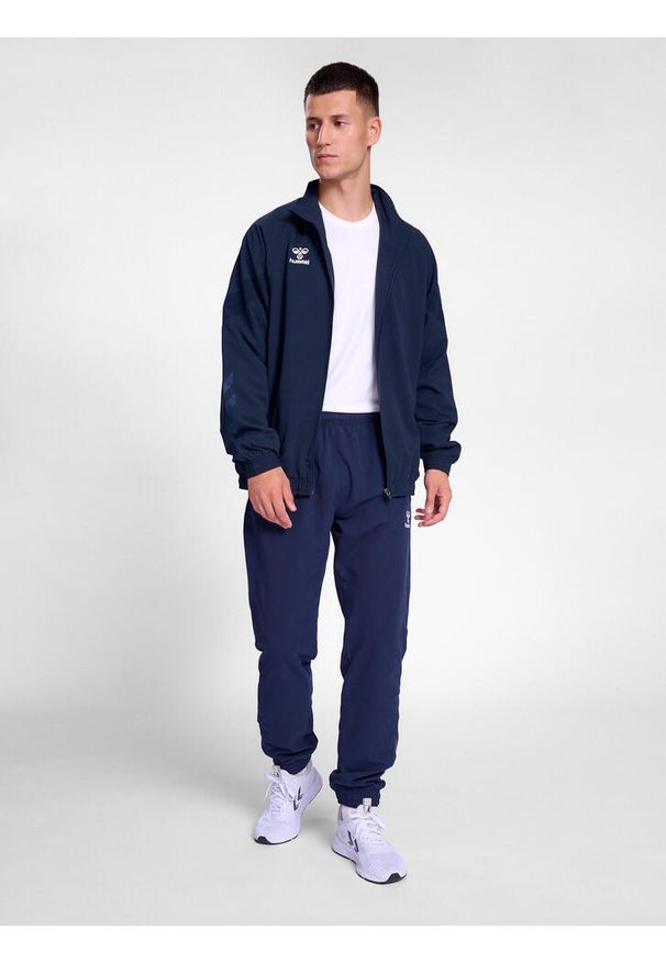 Kurtka z dresu Hummel Travel. Kolor: niebieski. Materiał: dresówka