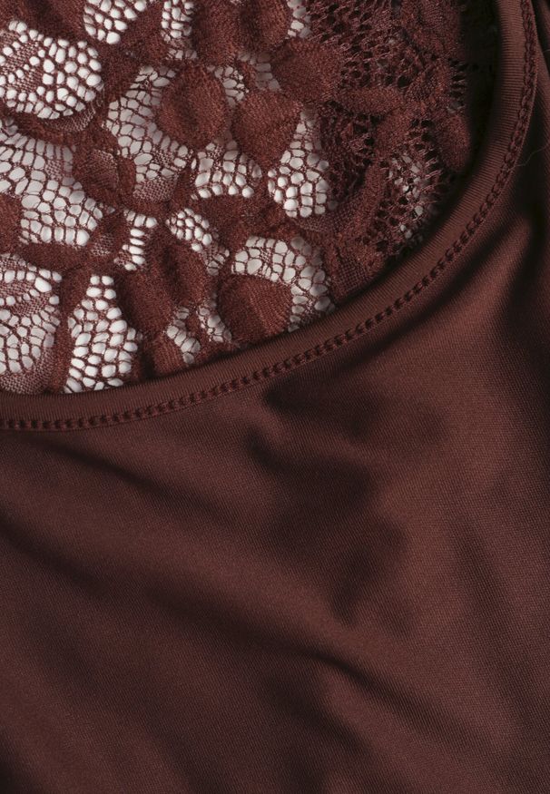 Born2be - Brązowa Koronkowa Sukienka Taliowana z Odkrytymi Plecami Talifera. Kolor: brązowy. Materiał: koronka. Długość rękawa: na ramiączkach. Wzór: koronka. Styl: klasyczny, elegancki