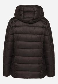 Born2be - Czarna Pikowana Kurtka z Odpinanym Kapturem Laolani. Okazja: na spacer, na co dzień. Kolor: czarny. Materiał: tkanina, jeans. Styl: casual, klasyczny #6