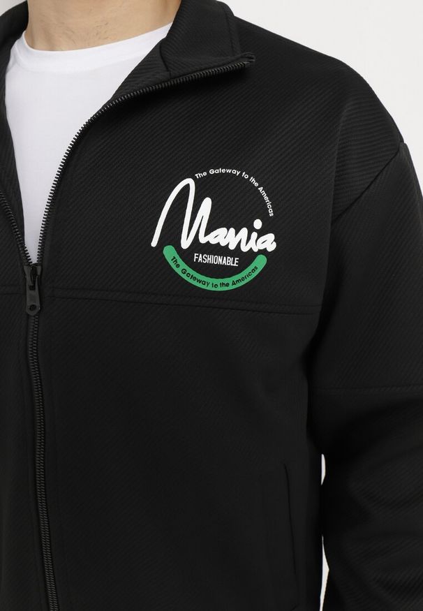 Born2be - Czarna Kurtka Dresowa z Wysokim Kołnierzem i Nadrukiem Lwanes. Kolor: czarny. Materiał: dresówka. Wzór: nadruk. Styl: sportowy