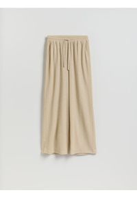 Reserved - Spodnie ze strukturalnej dzianiny - beżowy. Kolor: beżowy. Materiał: dzianina #1
