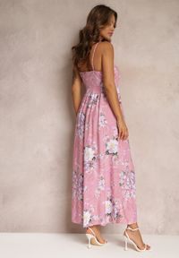 Renee - Różowa Sukienka w Kwiaty na Ramiączkach Lydienne. Kolor: różowy. Materiał: tkanina. Długość rękawa: na ramiączkach. Wzór: kwiaty