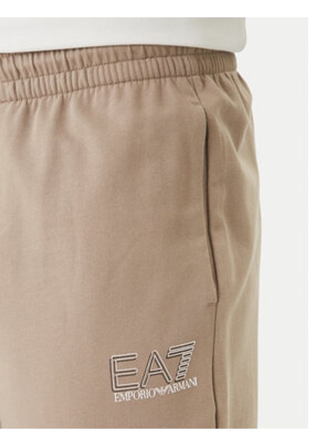 EA7 Emporio Armani Dres 7M001317 AF13512 U6167 Beżowy Regular Fit. Kolor: beżowy. Materiał: bawełna