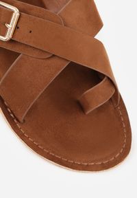 Renee - Brązowe Sandały Japonki VICES z Ozdobnym Paskiem i Klamrą Vendan. Okazja: na co dzień. Zapięcie: klamry. Kolor: brązowy. Materiał: jeans. Sezon: lato. Styl: casual, elegancki #4