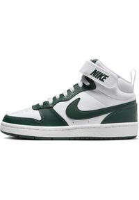 Buty do chodzenia dla dzieci Nike Court Borough Mid 2. Zapięcie: rzepy. Kolor: biały, wielokolorowy, zielony. Materiał: materiał, syntetyk, tkanina. Szerokość cholewki: normalna. Model: Nike Court. Sport: turystyka piesza
