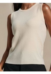 Sinsay - Strukturalna bluzka bez rękawów - kremowy. Kolor: kremowy. Długość rękawa: bez rękawów #1