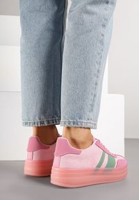 Renee - Różowe Sneakersy w Stylu Tenisówek z Geometrycznym Wzorem Melundea. Okazja: na co dzień. Kolor: różowy. Materiał: jeans. Wzór: geometria. Obcas: na obcasie. Wysokość obcasa: niski #4