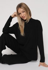 Born2be - Czarny Sweterkowy Komplet Sweter z Półgolfem i Szerokie Spodnie Alatusa. Kolor: czarny. Materiał: jeans #3